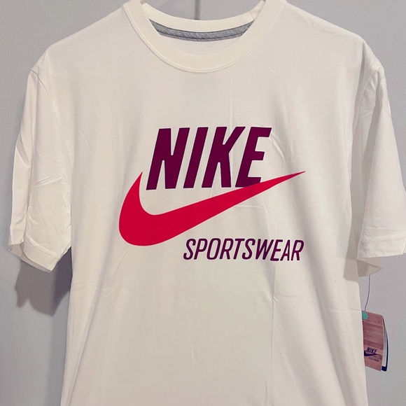 BNWT Nike Mens Sportswear T-Shirt New - Picture 1 of 4